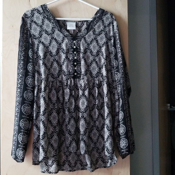 Tops - Long sleeve blouse.